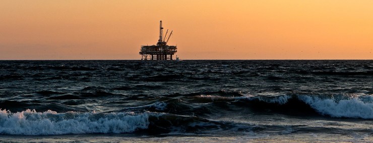 oil-rig-2191711_1920